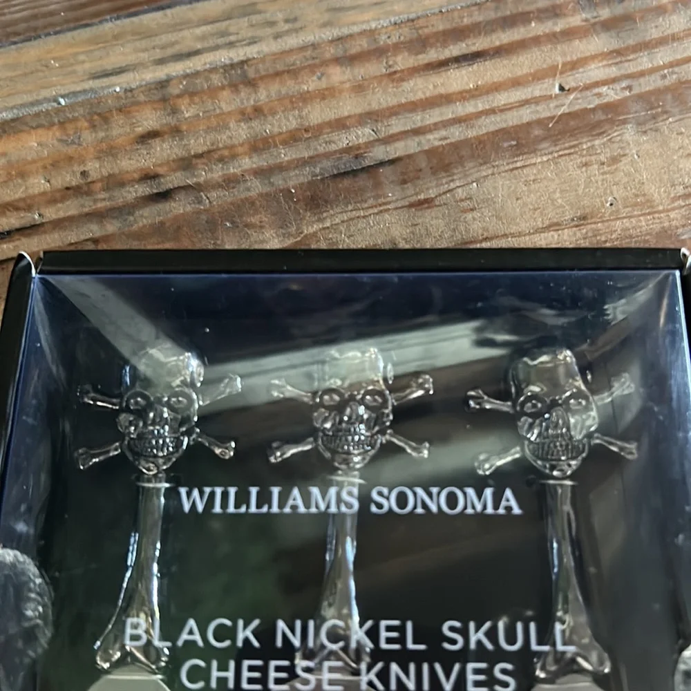 Williams Sonoma Black Nickel ☠️ Skull Cheese Knifes BNIB